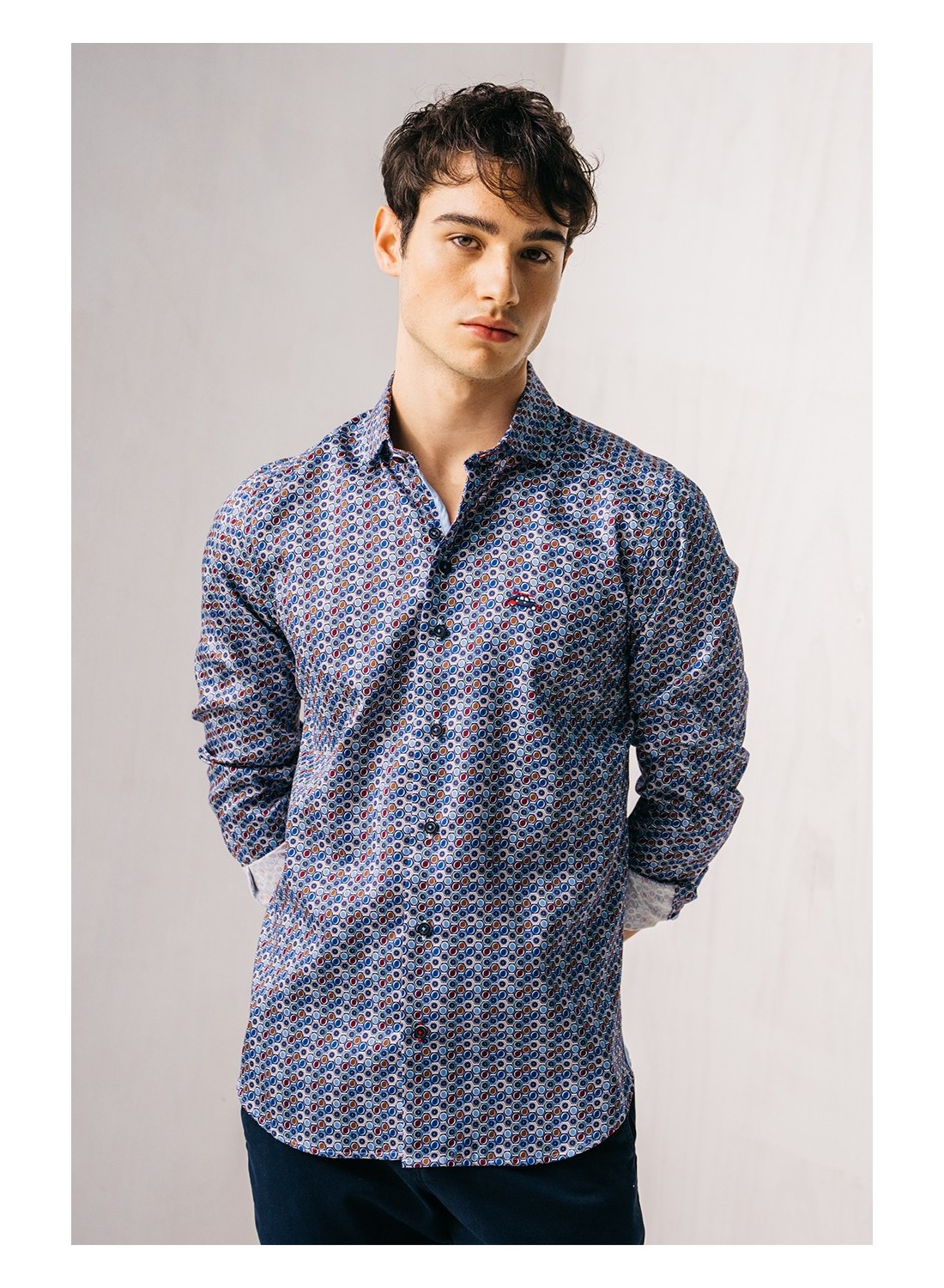 camisa slim fit estampado geometrico